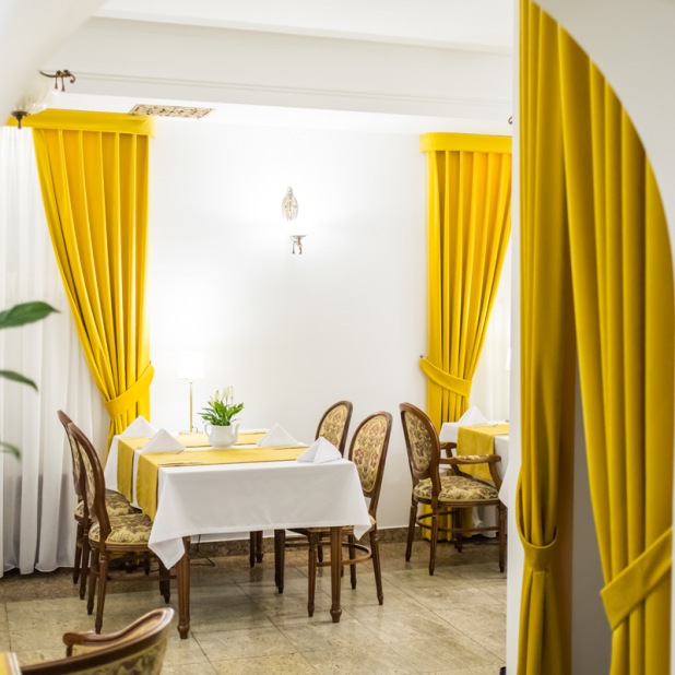 Restaurant Under the Golden Rose